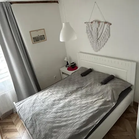 Historical V18 Apartment *